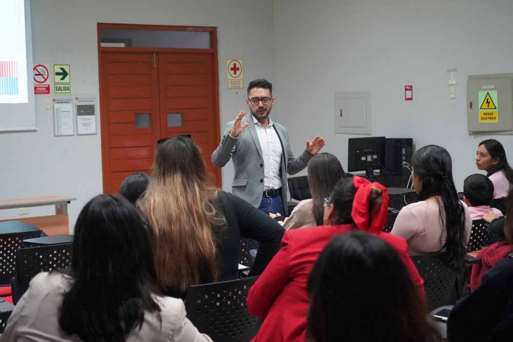 UCV Chimbote: catedrático colombiano realizo conversatorio con estudiantes de comunicaciones