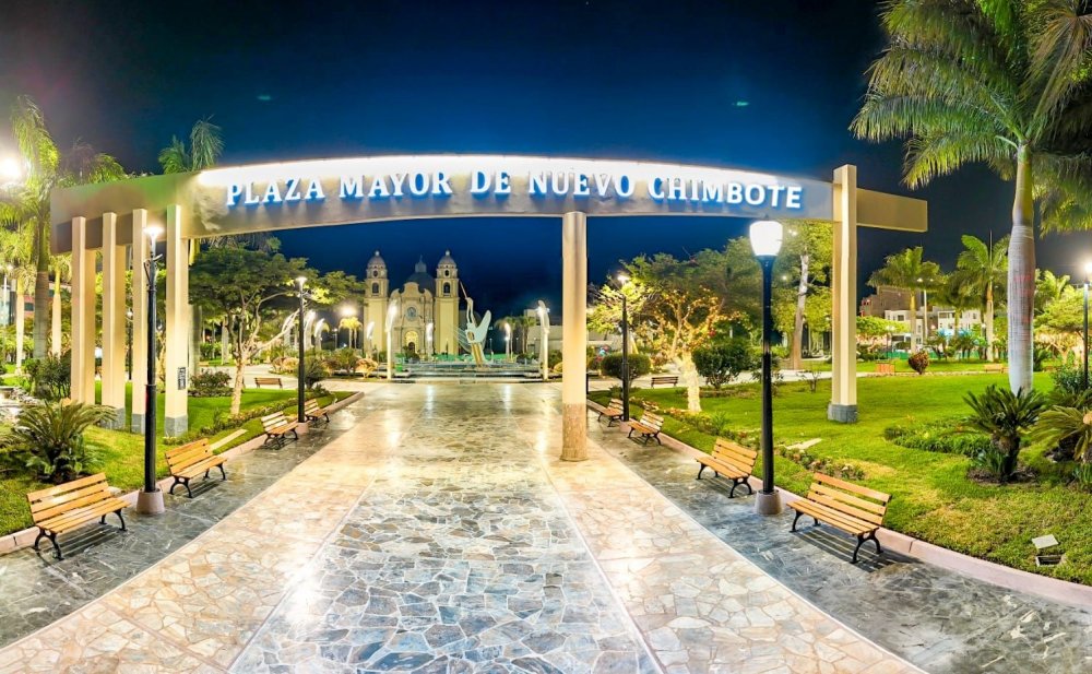 PLaza Mayor Nuevo Chimbote1.jpg