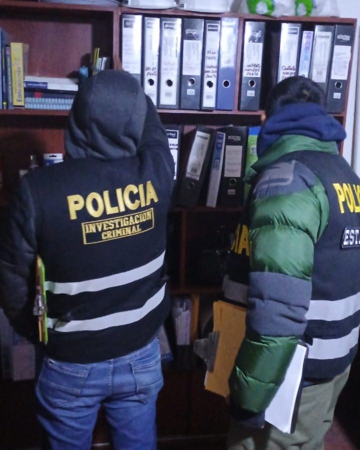 Incautan vehículos, documentos y dinero en efectivo durante allanamiento de inmuebles de exalcalde de Huacachi