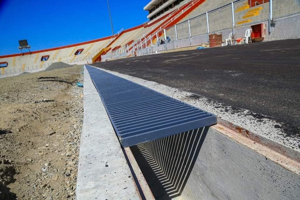 Asfaltan pista atlética del Estadio Centenario y esperan llegada de grass sintético