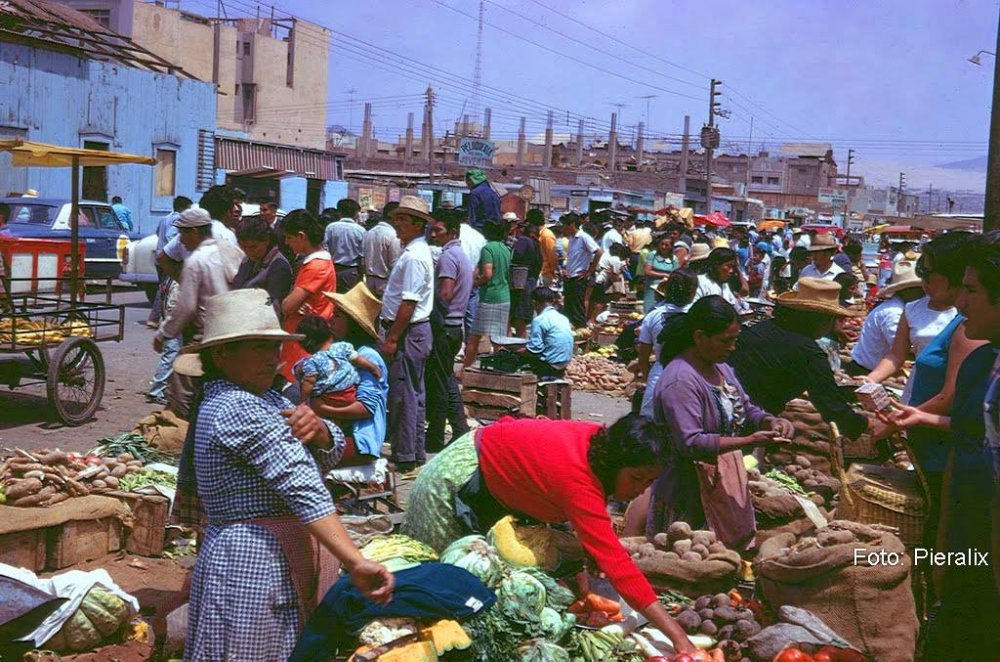 Ambulantes Mercado Modelo1970.jpg